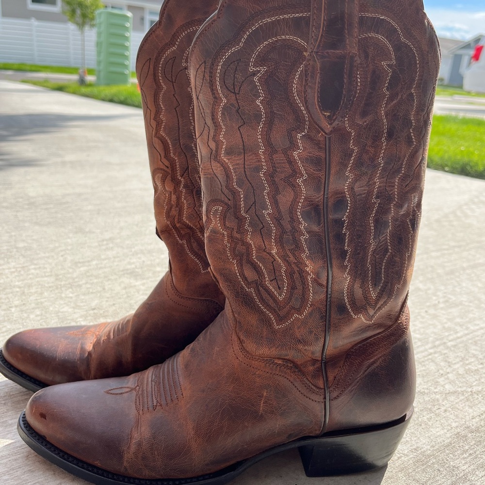 Mens western boots. Brown. Genuine goat. Size 10